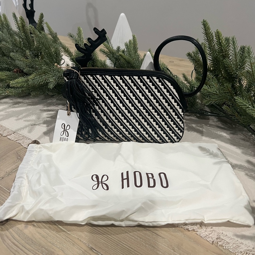 NWT Hobo Sable Black and White Weave Wristlet - Picture 9 of 9